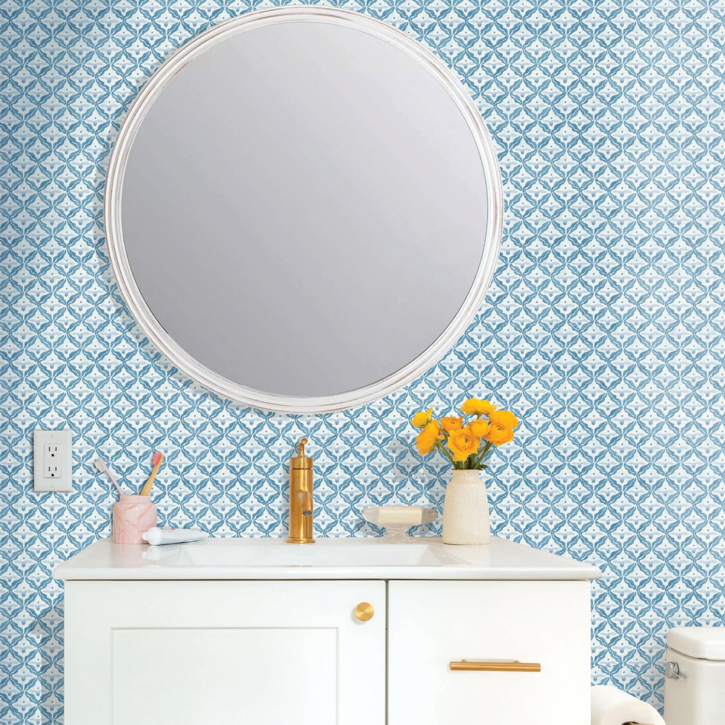 Image of Samara in Light Blue Wallpaper