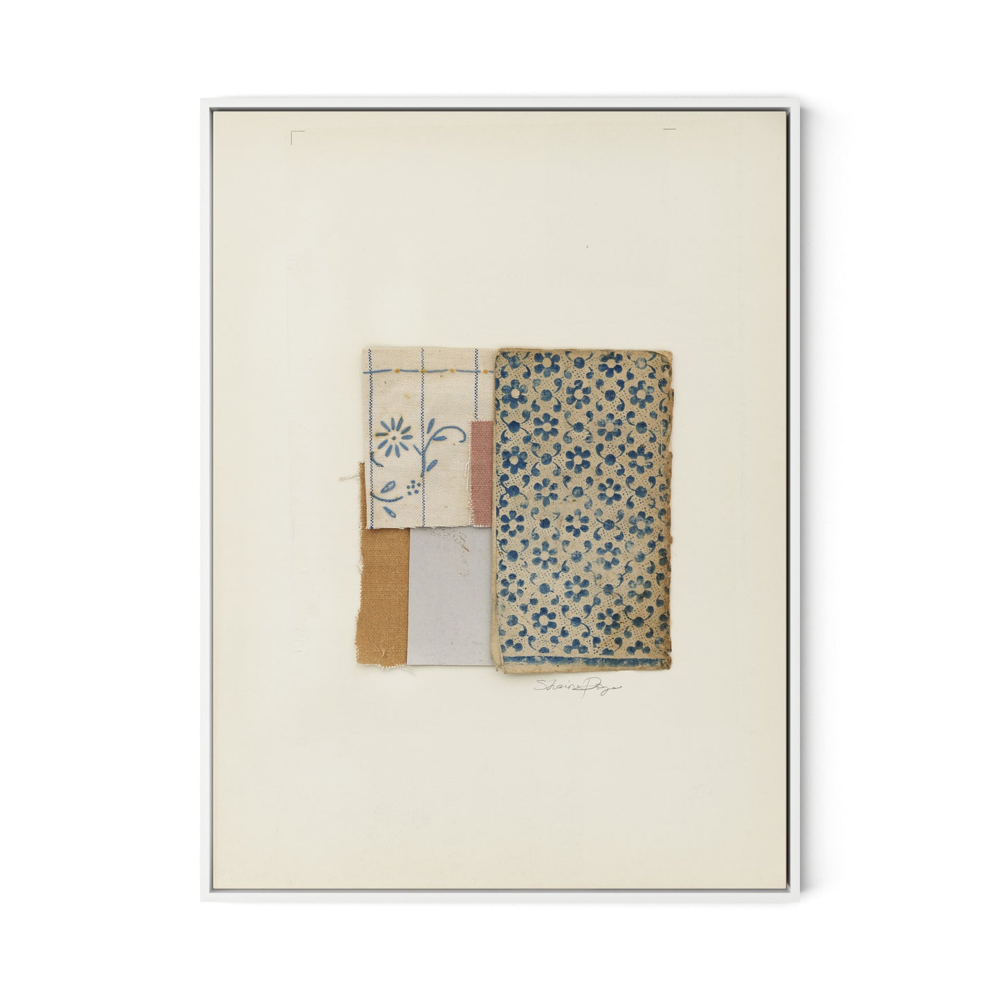 Marguerite Bleue Canvas Floater Framed / 24 x 32 in / White