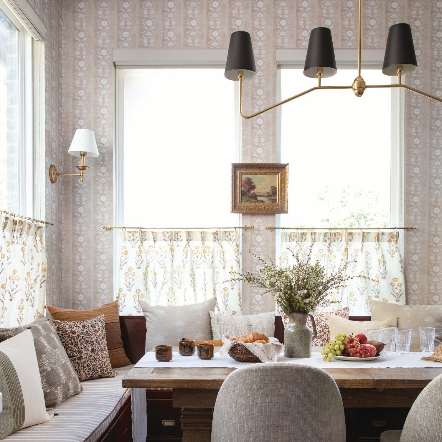 Image of Flower Garland in Beige Wallpaper