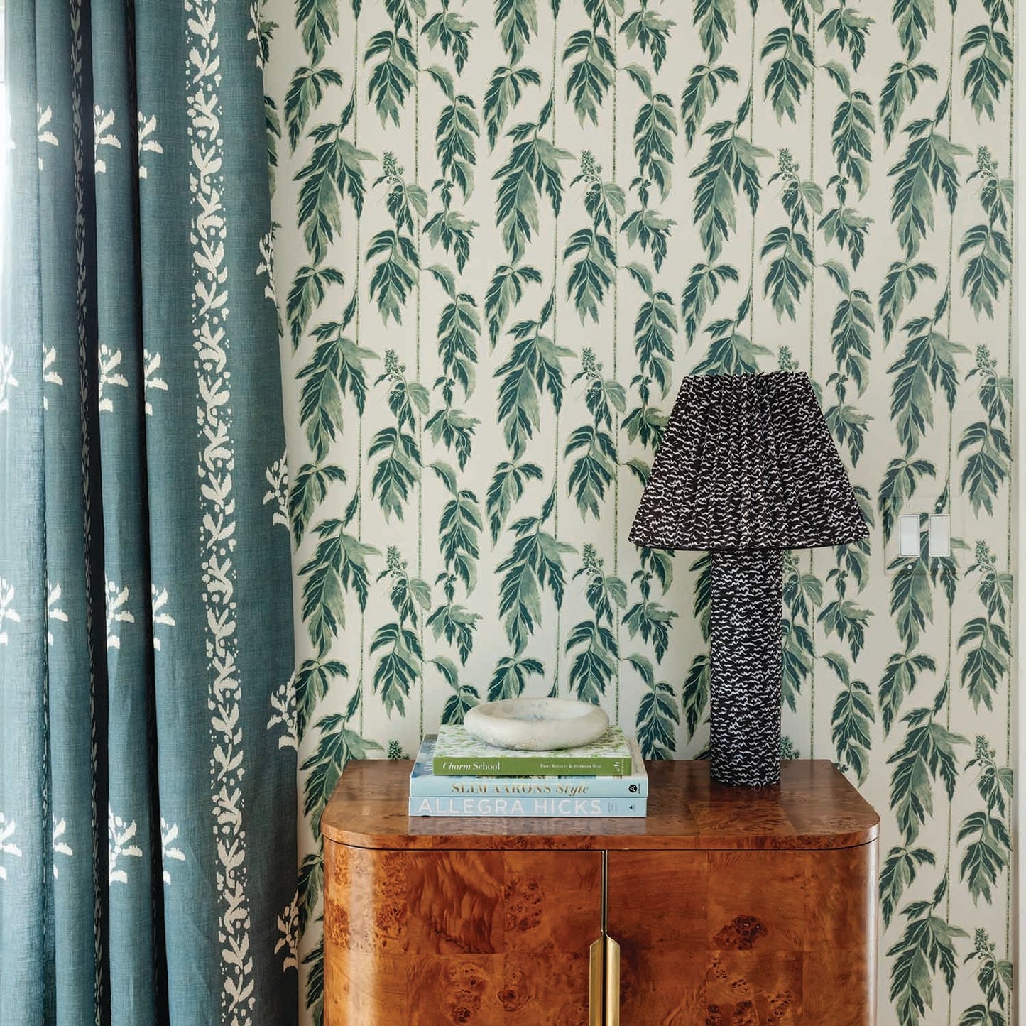 Image of Legacy Leaves in Green Wallpaper